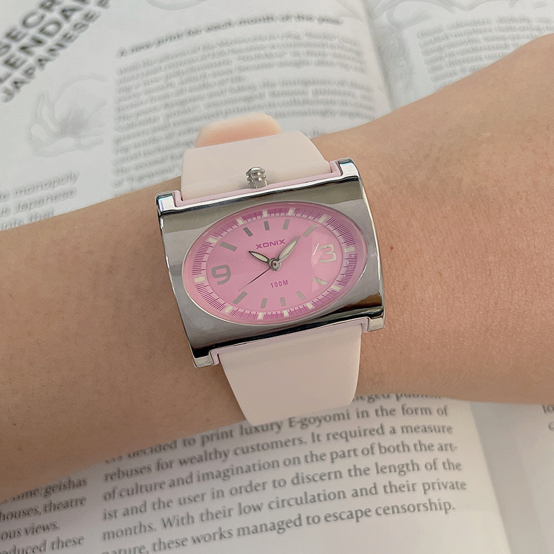 XONIX クォーツ女性の新しいファッション腕時計水泳ダイビ - Waterproof Diving Watch のレビューと価格