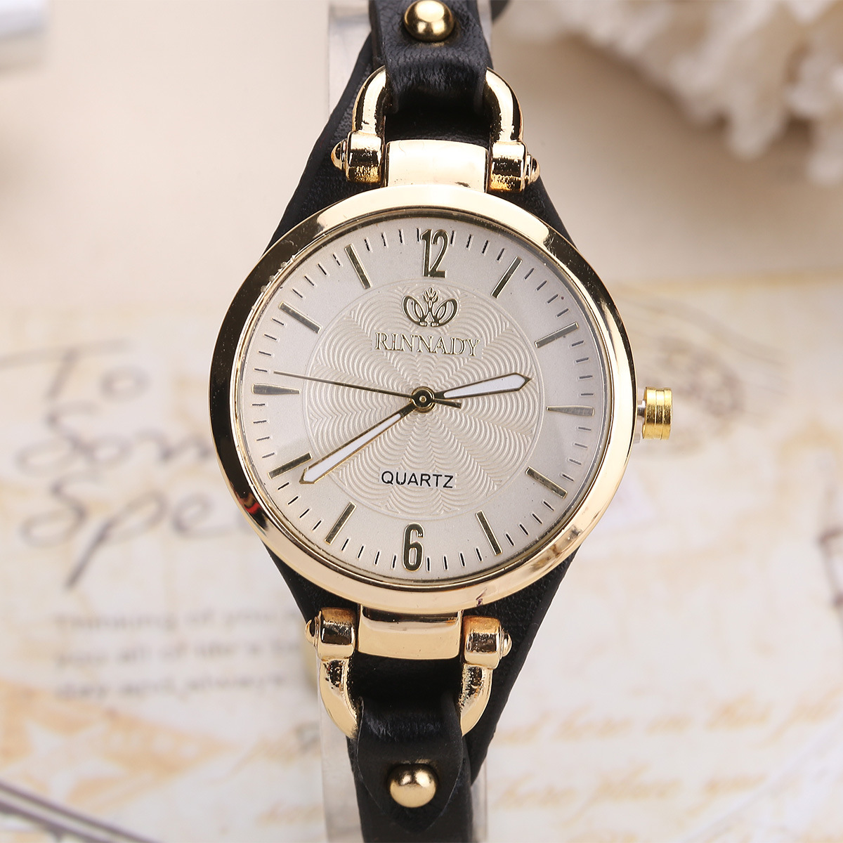 女性のファッショナブルなミニマリストの豪華なクォーツ時計レザ - Minimalist Thin Watch のレビューと価格