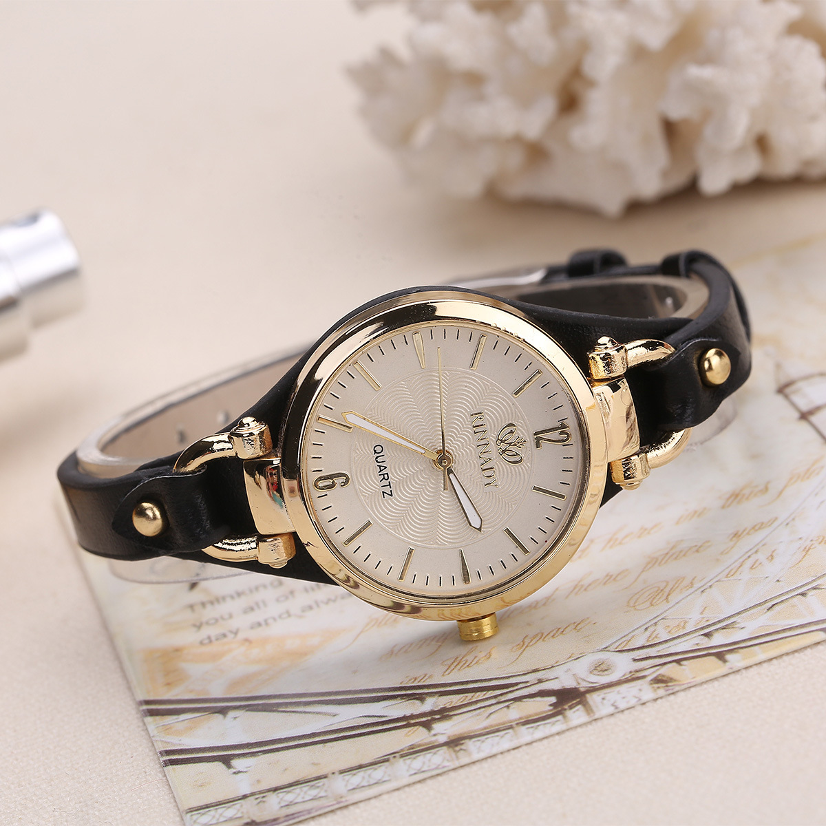女性のファッショナブルなミニマリストの豪華なクォーツ時計レザ - Minimalist Thin Watch のレビューと価格