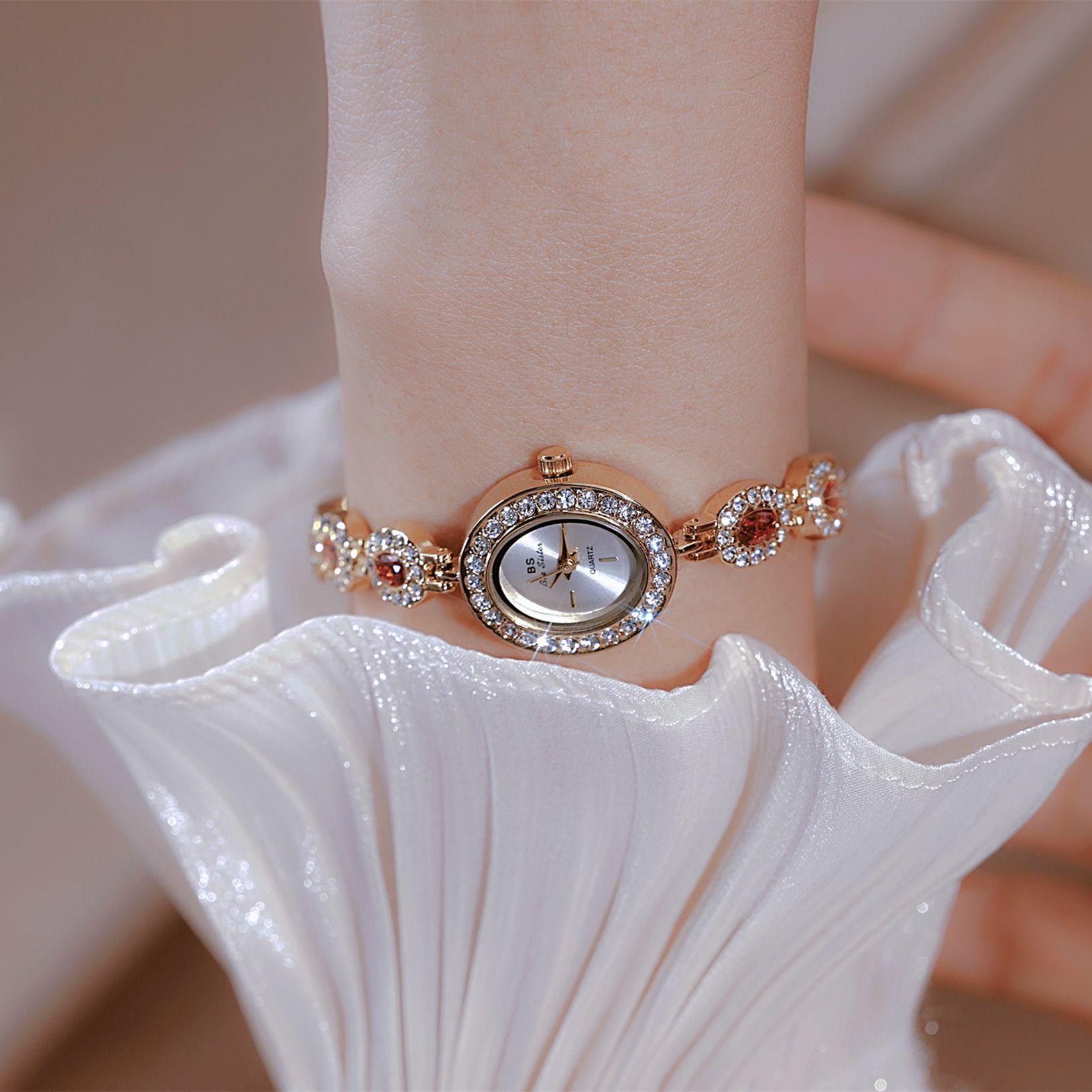 UTHAI 新しい女性チェーンウォッチライト高級ブランドアン - Minimalist Thin Watch のレビューと価格