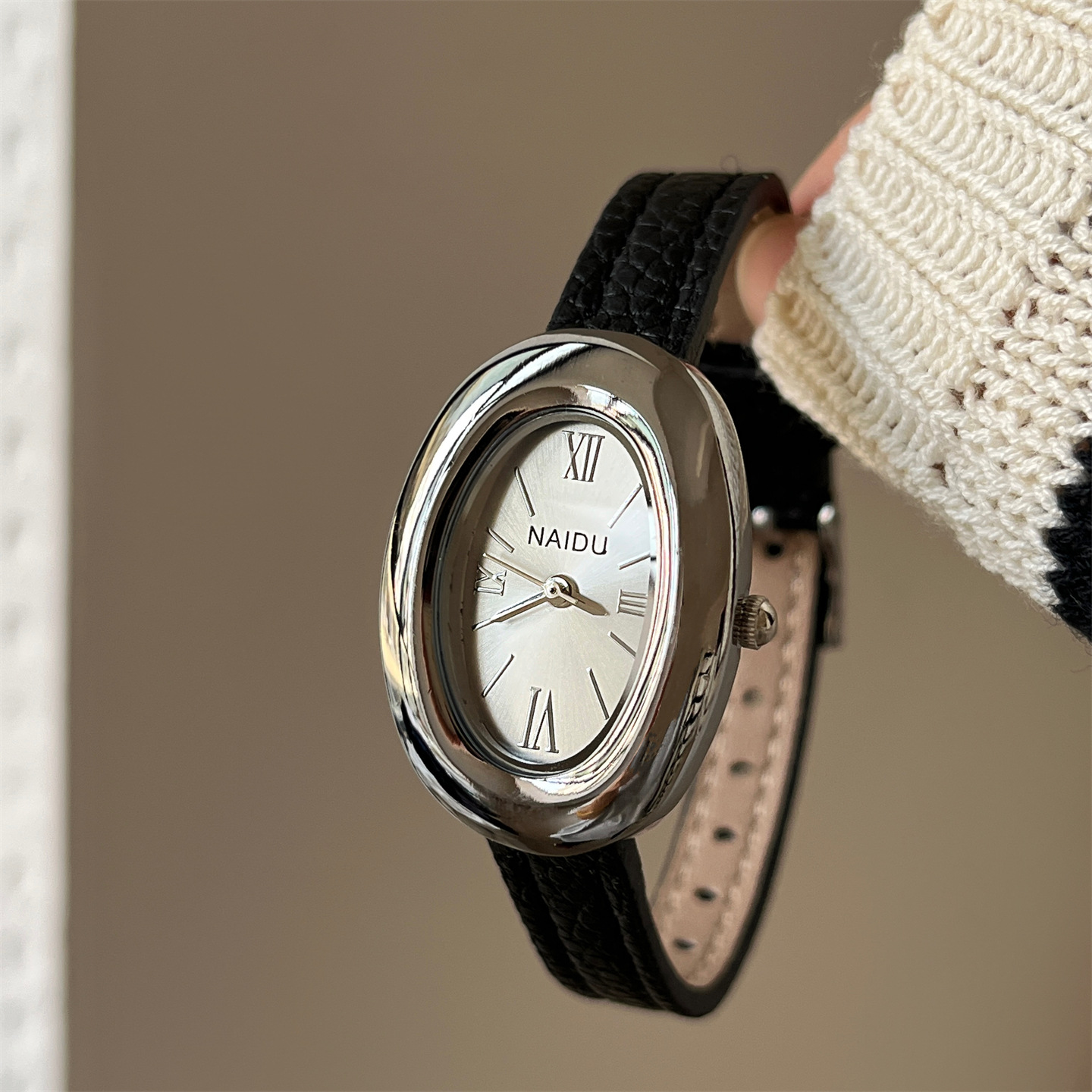 2025年新作 オーバル型 美しいレディース腕時計 女性用  - Minimalist Thin Watch のレビューと価格