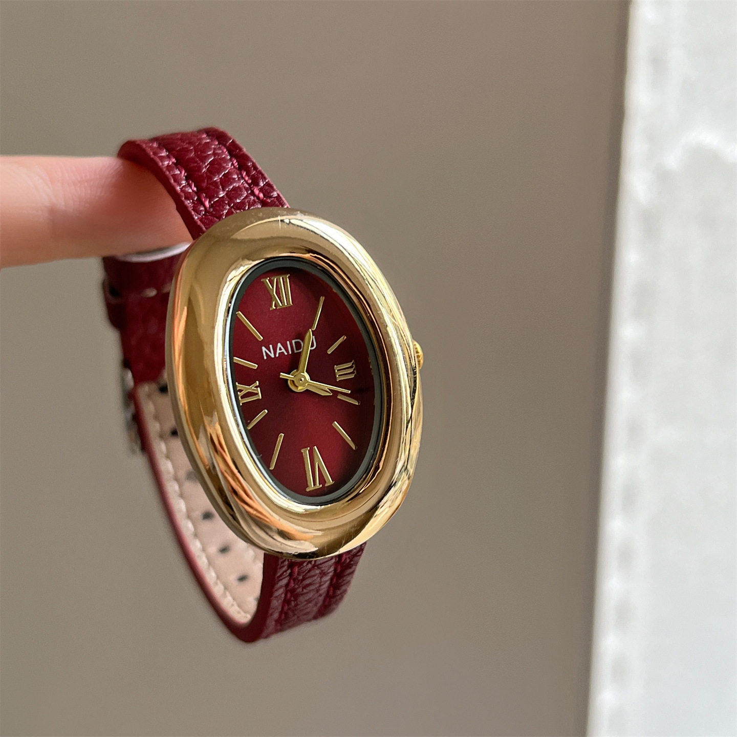 2025年新作 オーバル型 美しいレディース腕時計 女性用  - Minimalist Thin Watch のレビューと価格
