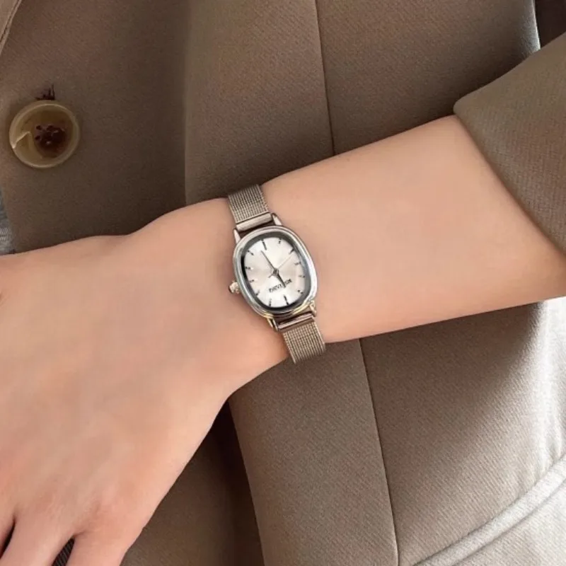 小さなオーバルダイヤルグリーン腕時計シンプルなステンレス鋼レ - Minimalist Thin Watch のレビューと価格